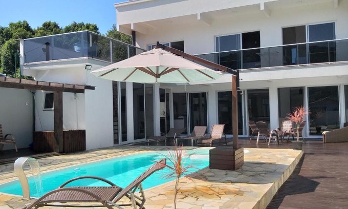 Bombas House | Casa com Piscina e Hidromassagem Montoski