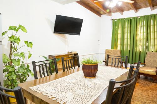 Godoy Cruz Apartment | Casa con cochera en excelente ubicación de Godoy Cruz, Mendoza