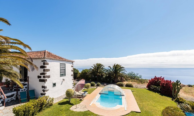 Callejones Cottage | Casa con Piscina Privada y Jardines Bien Ubicada en La Palma