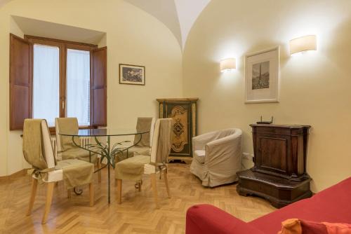 Rione VIII Sant'Eustachio Apartment | Casa Cornacchie - FromHometoRome