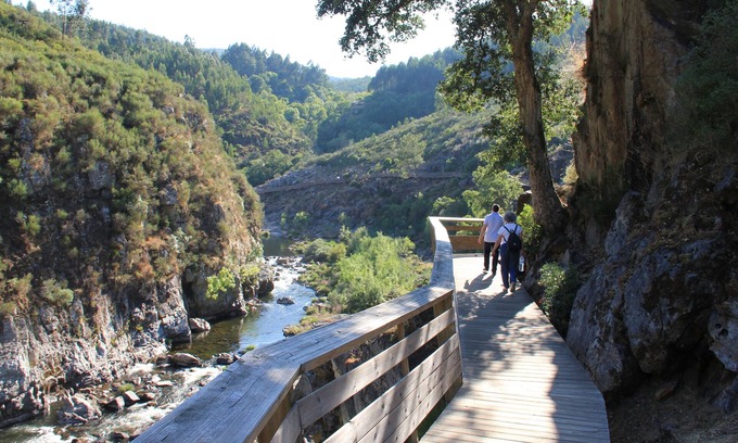 Bairros House | Casa da Bichaca, Walkways of the Paiva River