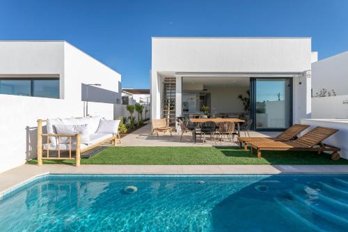 Mar de Cristal Villa | Casa de Cristal - Beautiful villa with private pool, 350m from beach, astonishing views