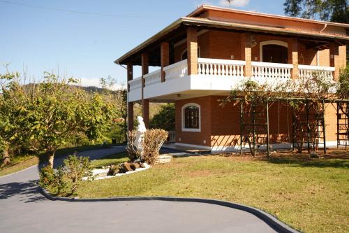Sao Pedro Villa | Casa de Fazenda Histórica, Mergulhada na Natureza, com Vista Panorâmica Deslumbrante e Grande Varanda a 2 km do Centro