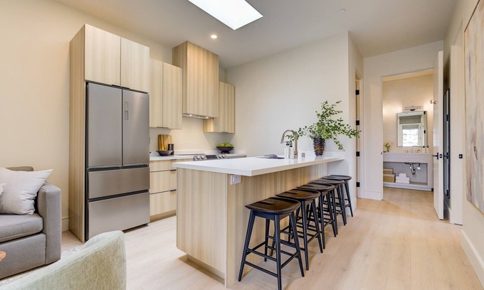 Santa Barbara Apartment | Casa De La Vina Unit 15 - Boutique Apartments