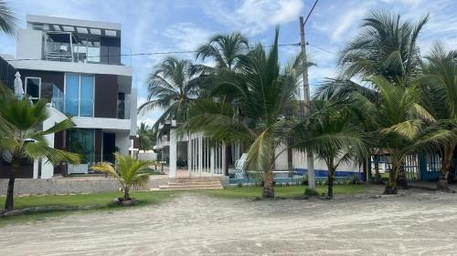 Covenas House | Casa de Playa frente al mar.