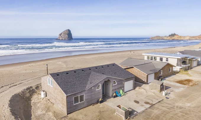 Oregon Coast House | Casa de Vida #158 - Oceanfront home in the sand at Pacific City