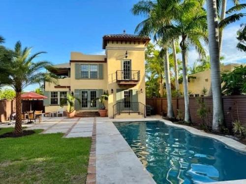 Old Northwood Historic District House | Casa Delfino - Savor Old World Charm with a Lush Poolside Retreat