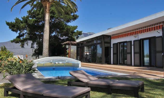 Tajuya House | Casa Dos Dragos holiday home with pool and sea view