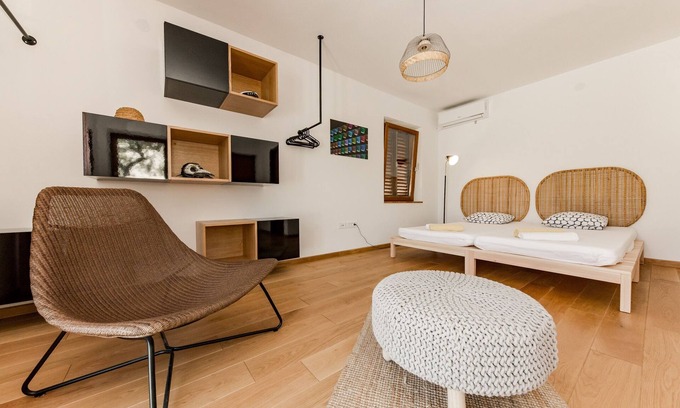 Krizna luka Apartment | Casa Dubi. Hvar - neatly designed summer retreat perfect for group of 4-5 people
