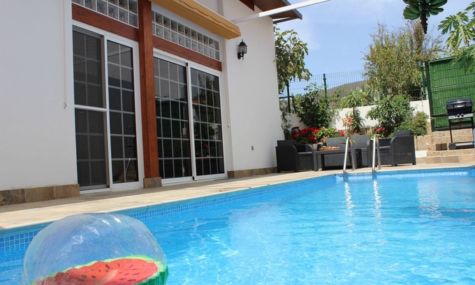 Valle de San Lorenzo Villa | Casa el Olivo Tenerife, private heated pool.