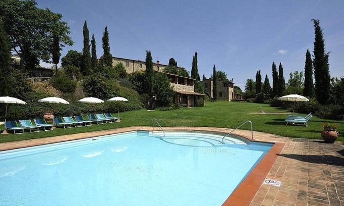 Santarello House | Casa Emide A: A graceful apartment in a history-rich eighteenth-century estate, with Free WI-FI.