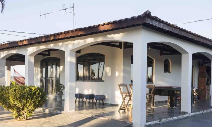 Bueno Brandao House | Casa Espaçosa em Bueno Brandao com Area de Lazer