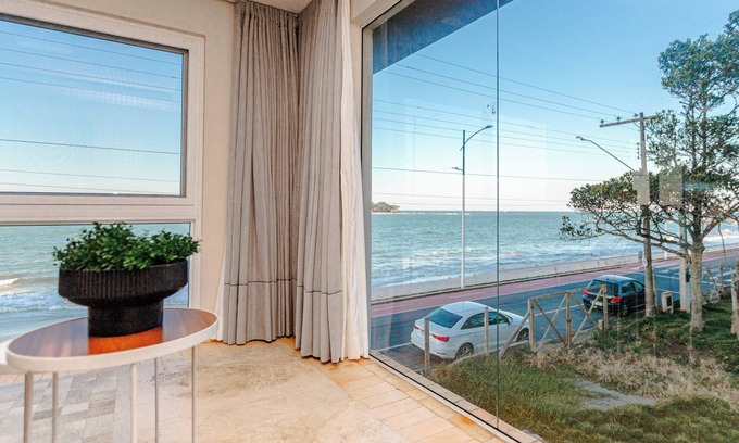 Itajuba Apartment | Casa espetacular à beira mar AP8568
