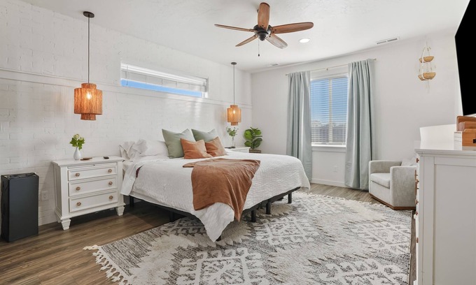 Caldwell House | Casa Grande Retreat! 5 bedrooms+HotTub+COI+Rodeo