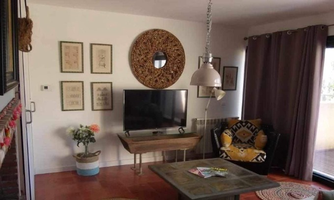 Navarredonda de Gredos House | Casa Iona, terraced house with mountain views