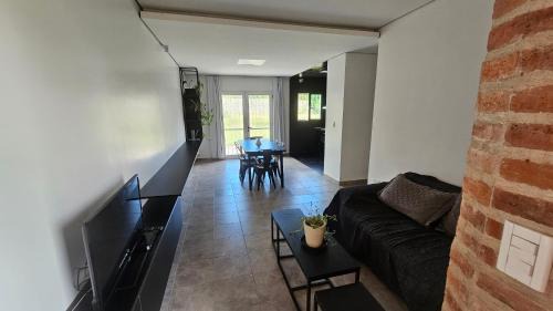 San Salvador de Jujuy Apartment | Casa J moderna con amplio jardín en barrio de profesionales