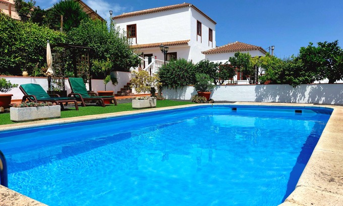 Barlovento House | Casa La Roseta: terrace, sea views and shared pool