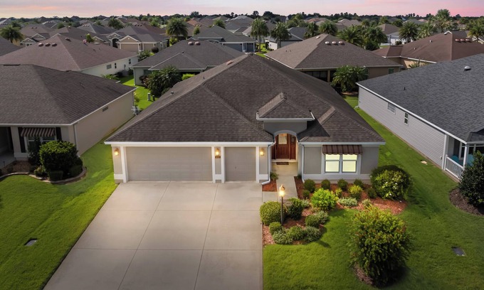 The Villages House | Casa LaBelle Retreat 2/2 prime location - Dog Friendly