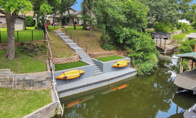 Kingsland House | CASA LAGO on Lake LBJ, A Zenful Retreat; Game Room; Canal Front; Putting Green