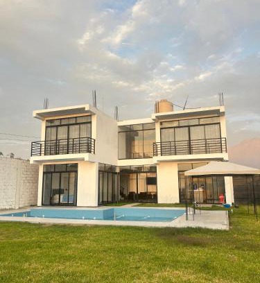 Laredo House | Casa Laguna