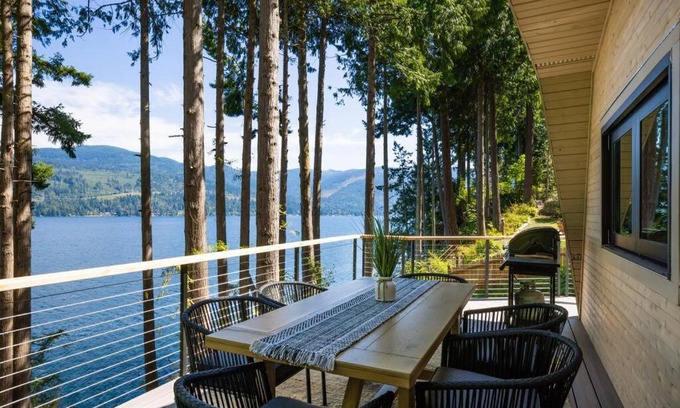 Sudden Valley House | Casa Las Nubes NEW! Whatcom Lakefront Cabin/HotTub