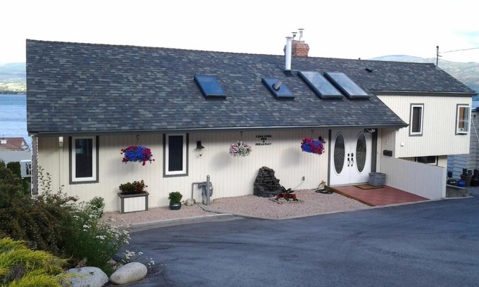 Lakeview Heights Bed & Breakfast | Casa Loma BnB