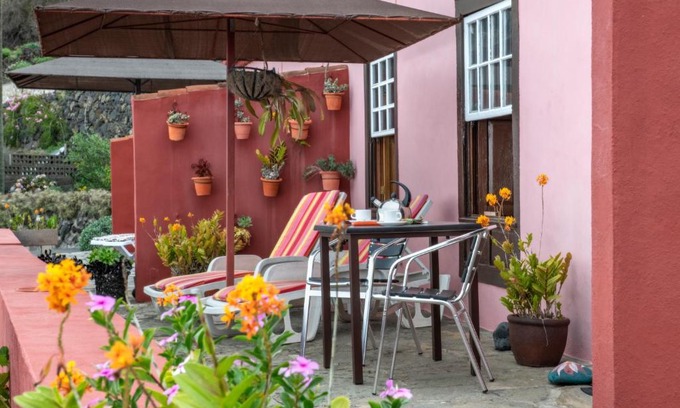 Fuencaliente de la Palma House | CASA LOS TAJINASTES