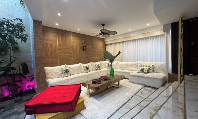 Laureles House | Casa Lujosa, piscina, sala de cine y chimenea. Barrio mas cool del mundo