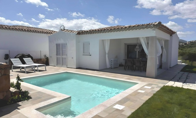 Baia Sant'Anna House | Casa MareLuna - with pool and close to the beach