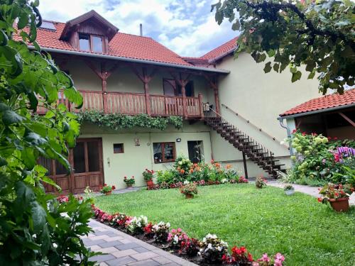 Orlat House | CASA Maria