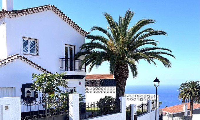 Tacoronte Villa | Casa Mesa del Mar. Casa con Jardín Para 6 en la Costa Norte de Tenerife