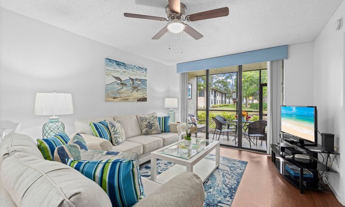 Trailer Estates Condo | *Casa Mia* Fabulous 2BR Condo w/2Pools, Mins to IMG/Beach/Anna Maria Isl