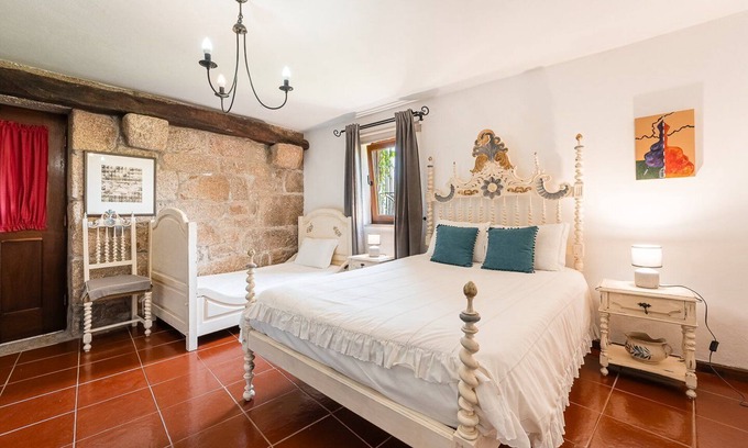 Cinfaes Apartment | Casa Museu da Geada: Room 5