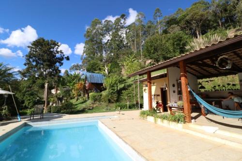 Osasco House | Casa nas montanhas com piscina, lazer completo e vista encantadora