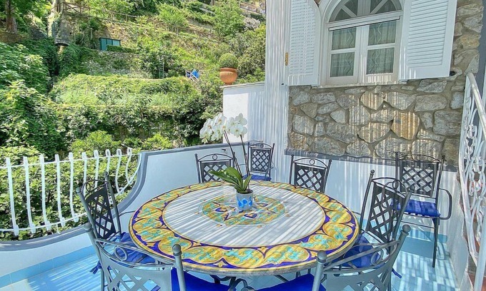 Positano House | Casa Nica: A characteristic and welcoming independent house located in the center of Positano, with Free WI-FI.