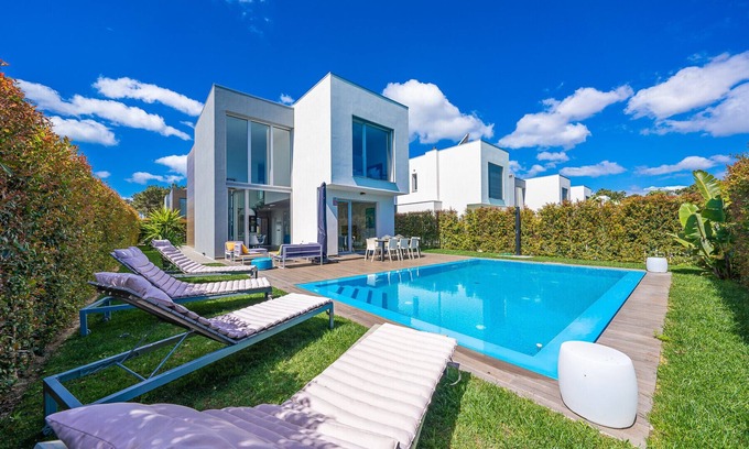 Charneca de Caparica e Sobreda Ski Chalet | Casa Nilo Design - Villa with pool near the beach