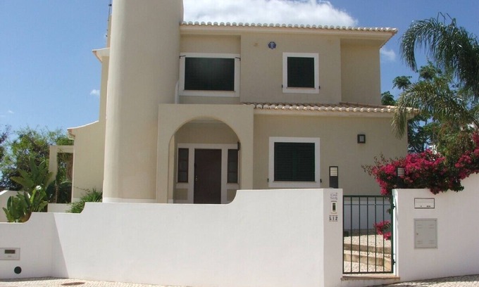 Albardeira Villa | Casa Olivia Rose with private pool in secluded gardens close to beach and marina