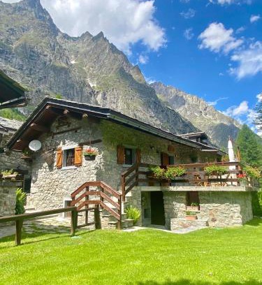Courmayeur Ski Chalet | Casa Ornella - Baita Pra Sec