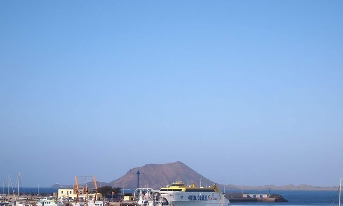 Corralejo Apartment | Casa Patio - Large vacation apartment with terrace and patio by the sea