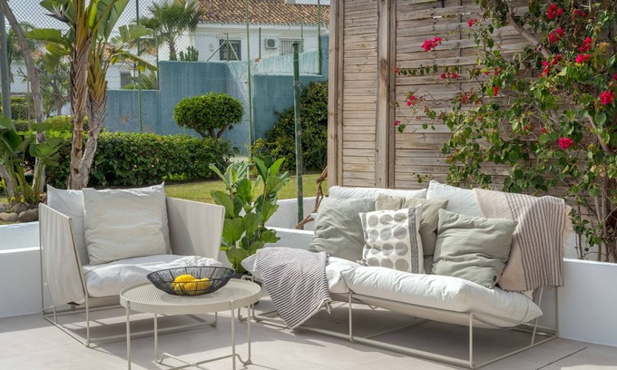 San Pedro de Alcantara Ski Chalet | Casa Petunias – 3 Bed Beachside Retreat in San Pedro!