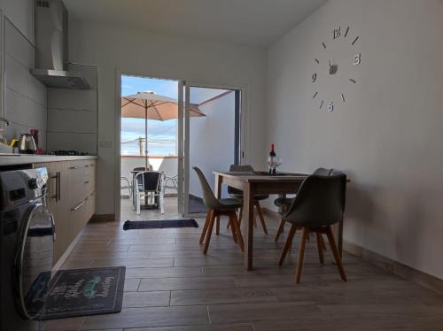 Santa Barbara House | CASA PIRÁMIDE 1 Terraza y Parking privado