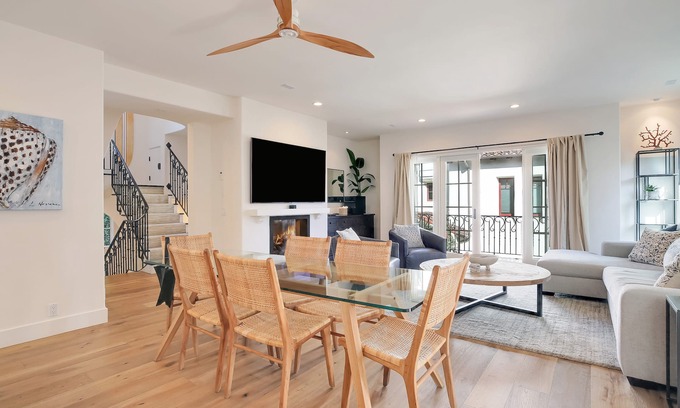 West Beach House | "Casa Playa" in the heart of West Beach - impeccably remodeled, with A/C and 2 car garage!