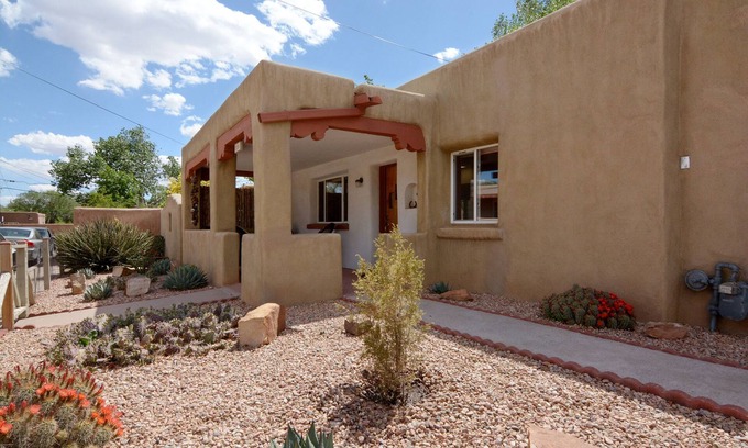 Downtown Santa Fe House | Casa Quintana: Charming 1 Bedroom Home; Hot Tub; Walking Distance to the Plaza
