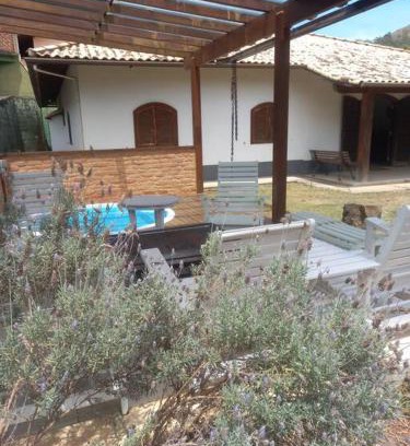 Nogueira House | Casa Raízes do Jardim - Rápido Acesso ao Centro de Itaipava