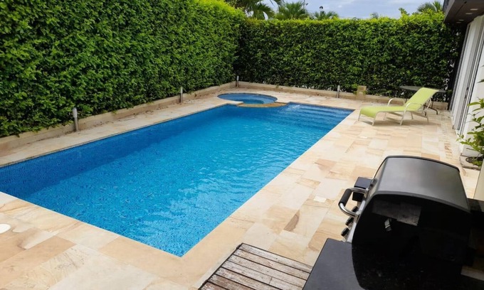 Girardot House | Casa Ricaurte private pool, jacuzzi, barbecue, wifi
