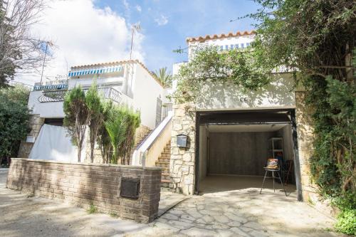 Miami Platja House | Casa Rosana by MarCalma