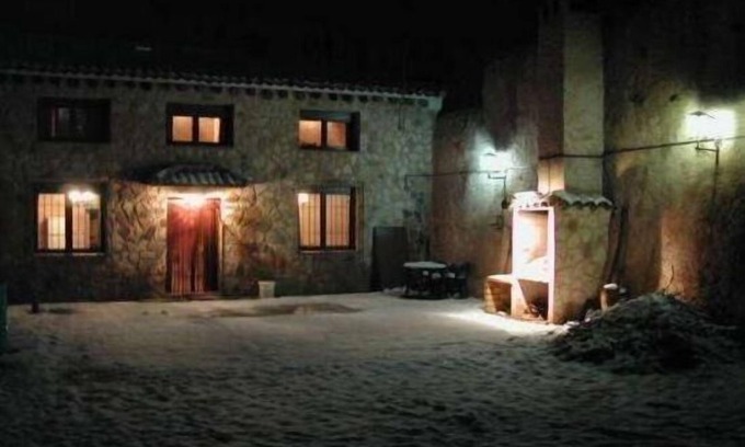 Campillo de Altobuey Cottage | Casa Rural Abuelo Perico for 14 people