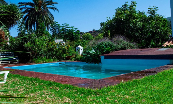 Brena Baja House | Casa Rural La Bodega con piscina y jardines ideal para familias y mascotas