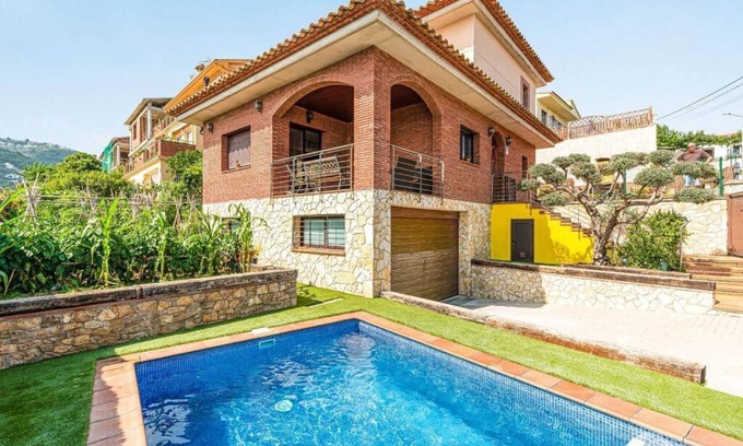Pineda de Mar House | Casa rustica con piscina y jardin