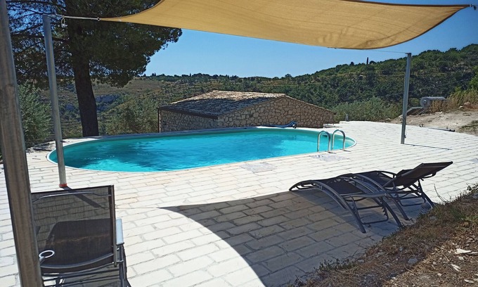 Buscemi House | Casa Rustico - Detached country house with private pool in the Monti Iblea